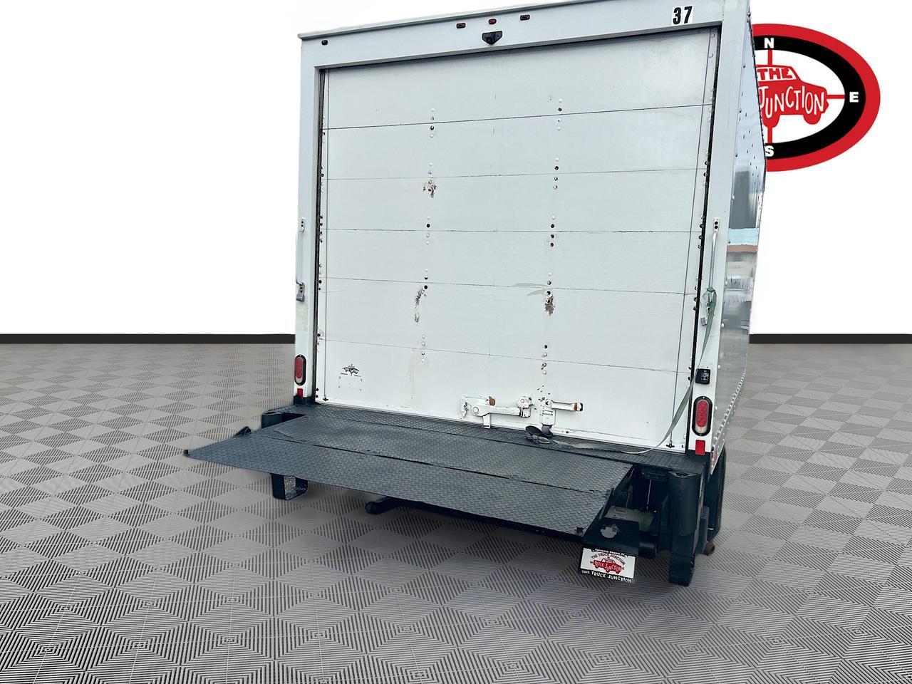 2019 Chevrolet Express Cutaway 3500 Van photo 24