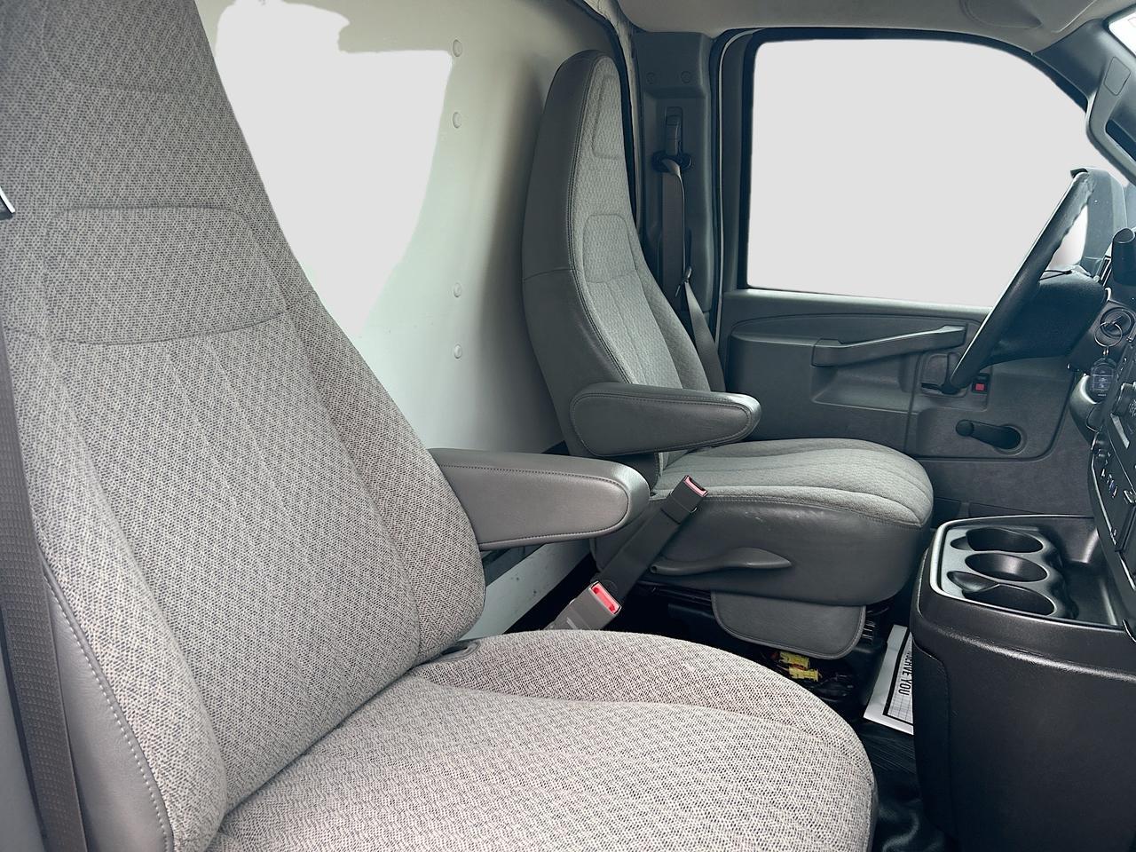 2019 Chevrolet Express Cutaway 3500 Van photo 26