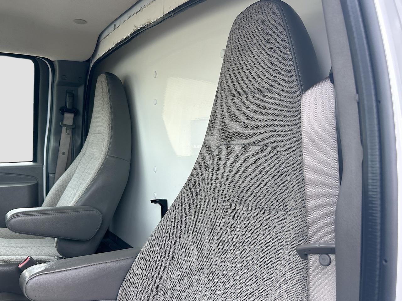 2019 Chevrolet Express Cutaway 3500 Van photo 20
