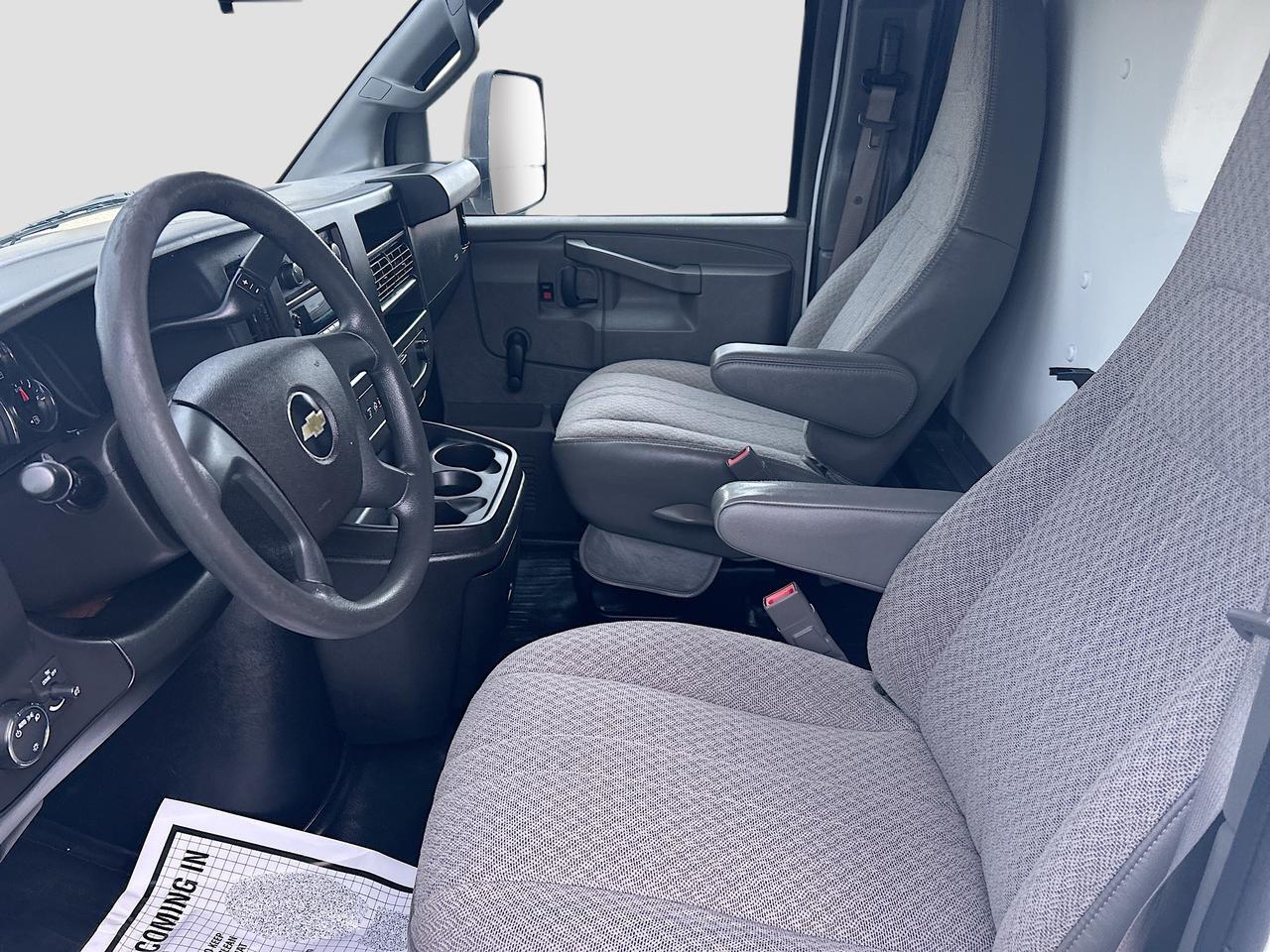 2019 Chevrolet Express Cutaway 3500 Van photo 21