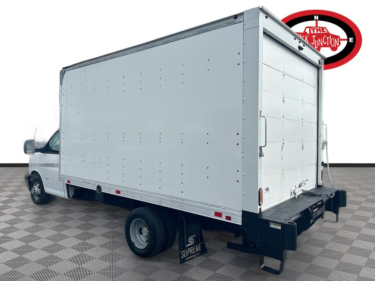 2019 Chevrolet Express Cutaway 3500 Van photo 5