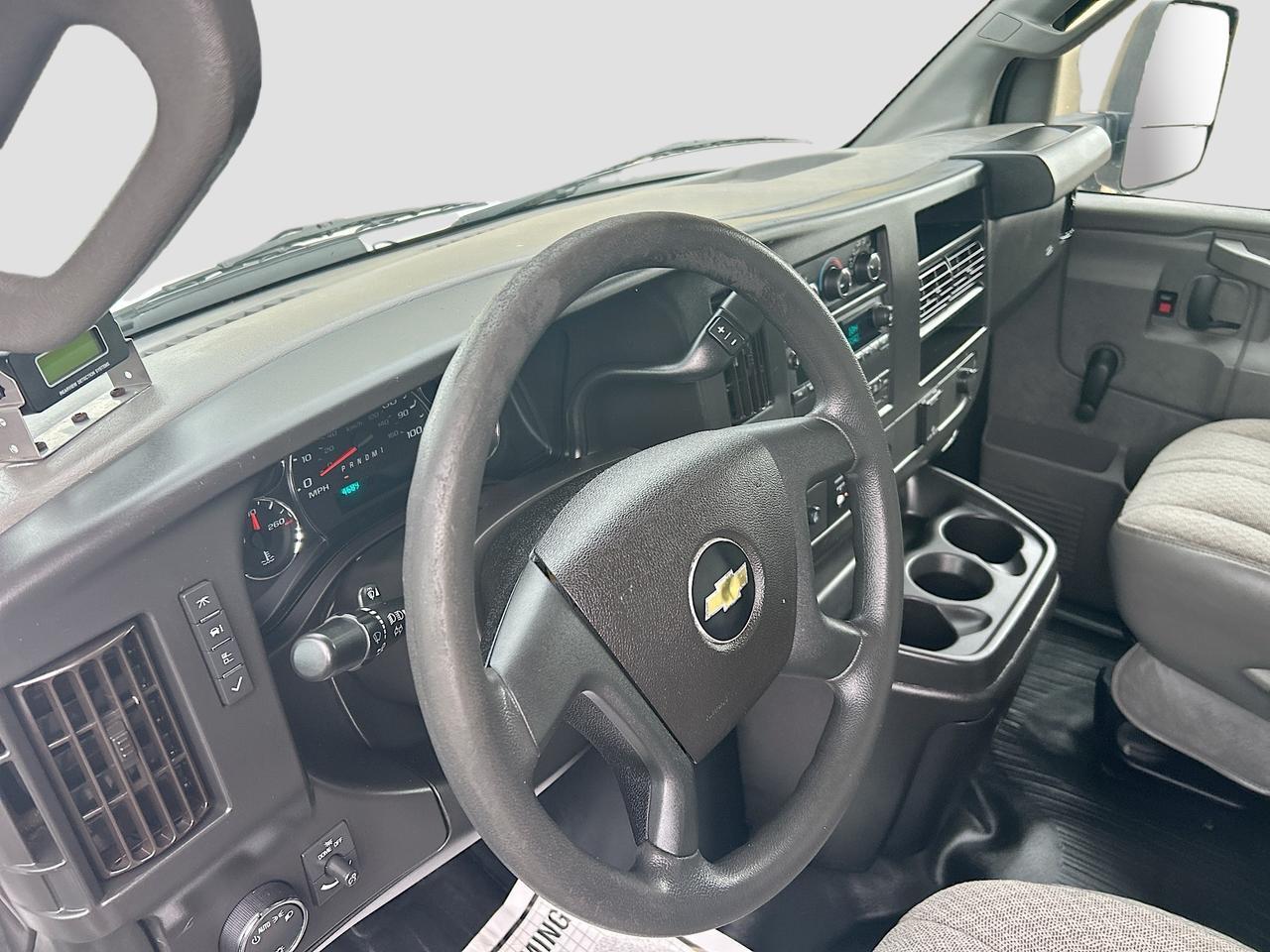 2019 Chevrolet Express Cutaway 3500 Van photo 9