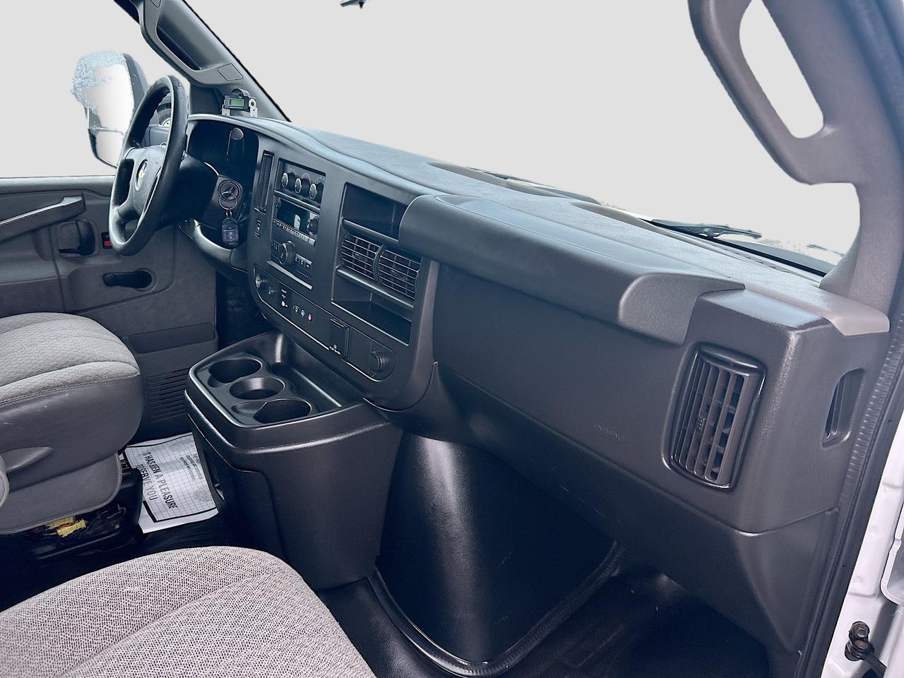 2019 Chevrolet Express Cutaway 3500 Van photo 27