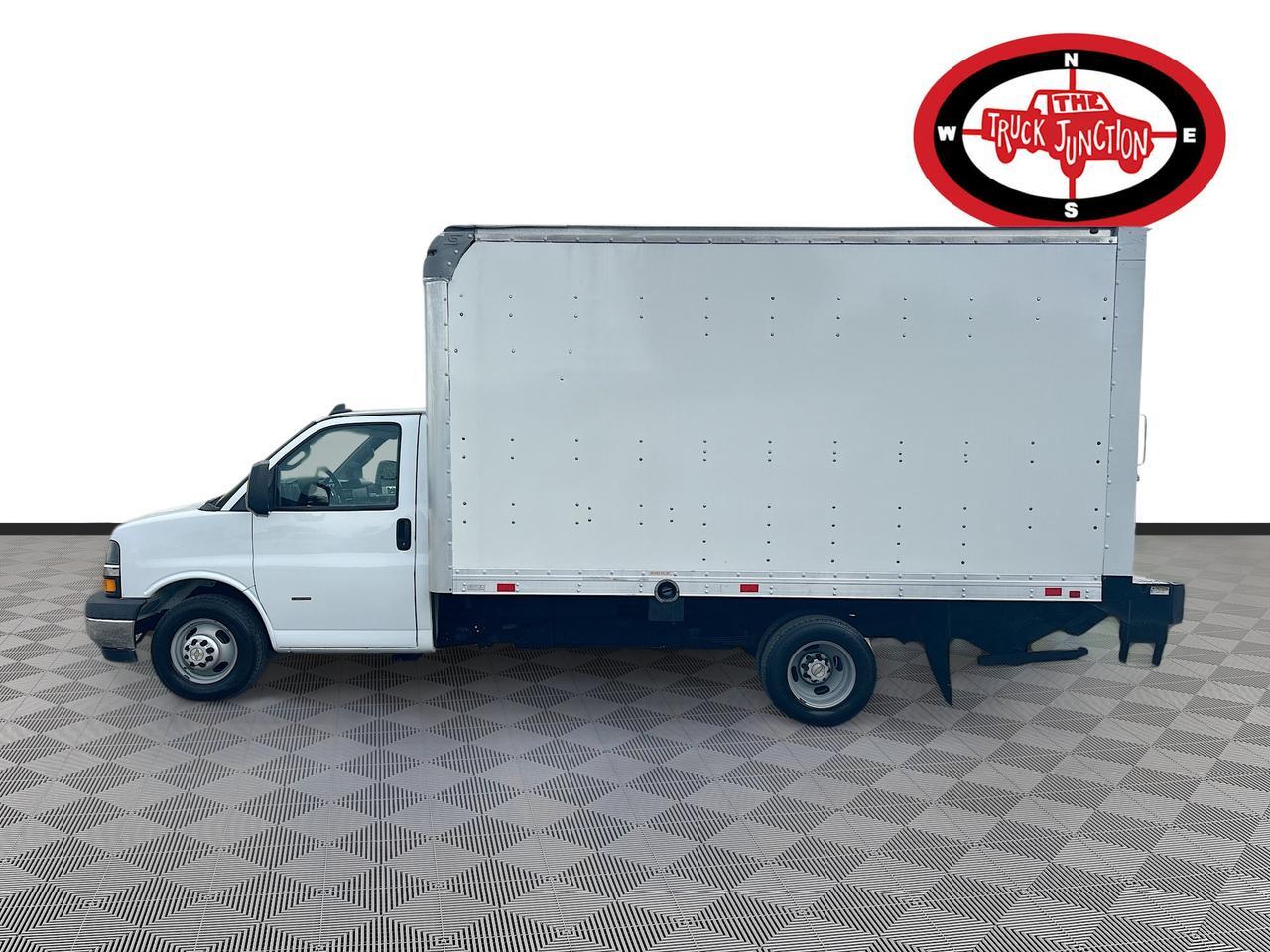 2019 Chevrolet Express Cutaway 3500 Van photo 4
