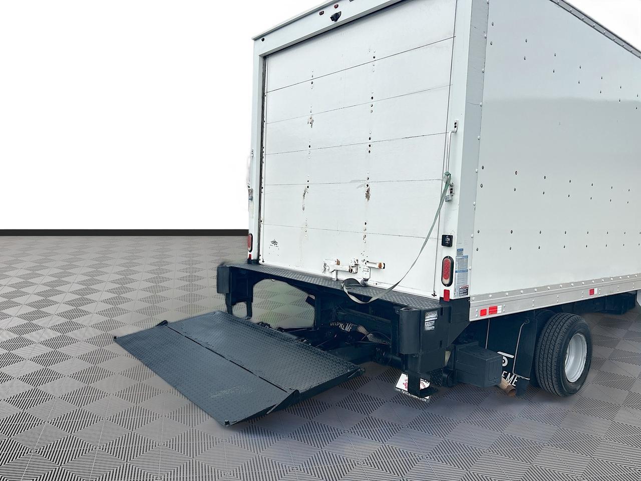 2019 Chevrolet Express Cutaway 3500 Van photo 23