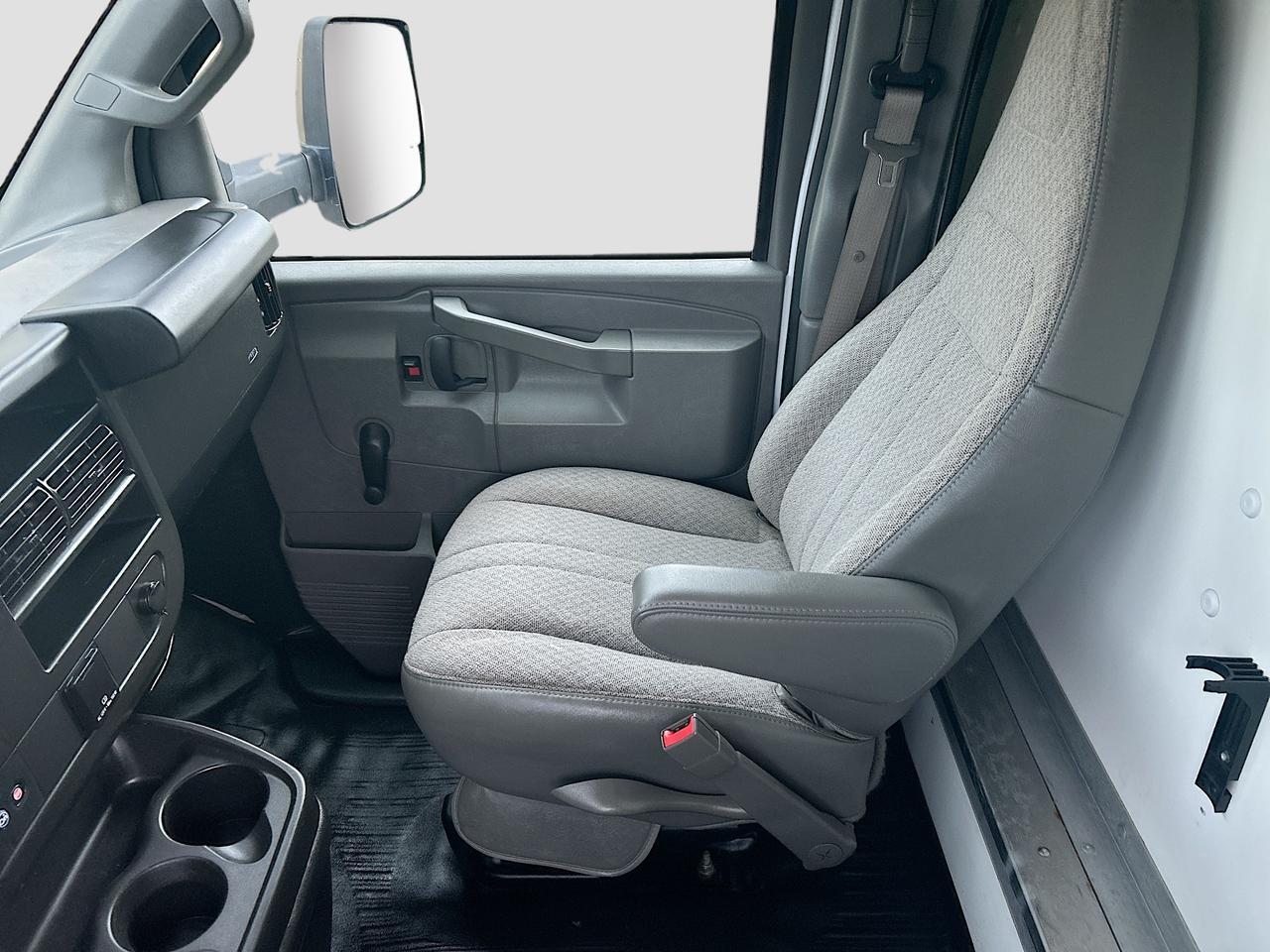 2019 Chevrolet Express Cutaway 3500 Van photo 22