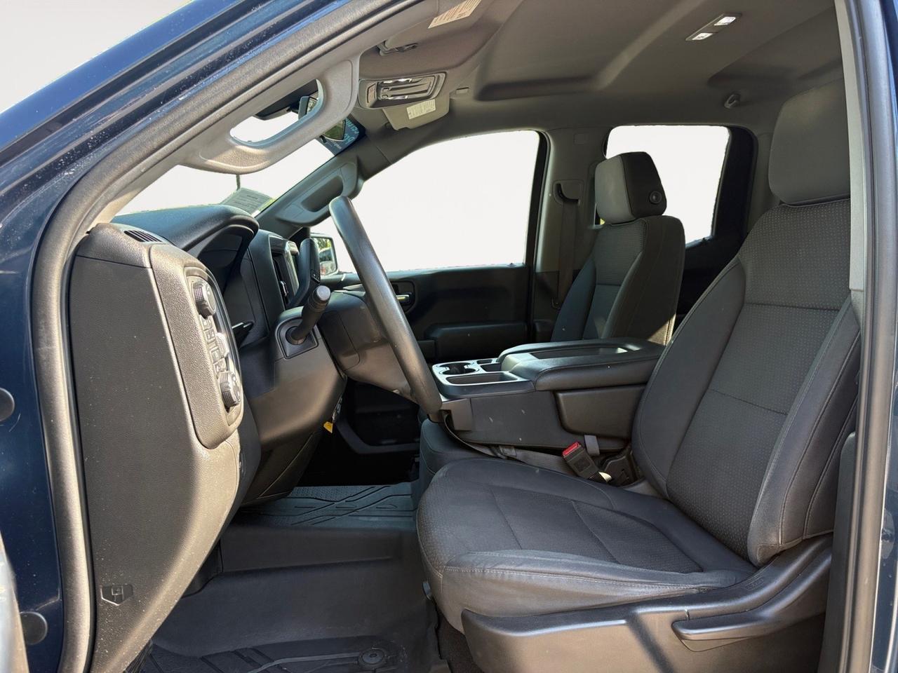 2019 Chevrolet Silverado 1500 Custom, RUNNING BOARDS, FENDER FLARES, TOW PACKAGE, BACKUP CAMERA, REMOTE START, APPLE CARPLAY/ANDROID AUTO, NAVGATION, LOW MILES, CLEAN CARFAX, THIS TRUCK IS LIKE BRAND NEW! Virginia Beach VA