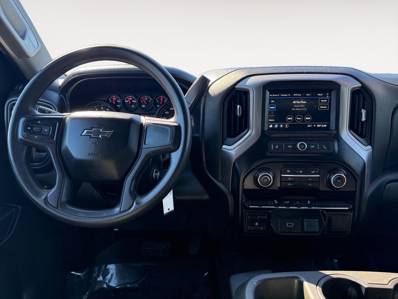 2019 Chevrolet Silverado 1500 Custom Trail Boss, APPLE CARPLAY/ANDROID AUTO, BED LINER, RED TOW HOOKS, SOFT TONNEAU COVER, TOW PACKAGE, BACKUP CAMERA, POWER MIRRORS, THIS IS A GREAT DEAL!