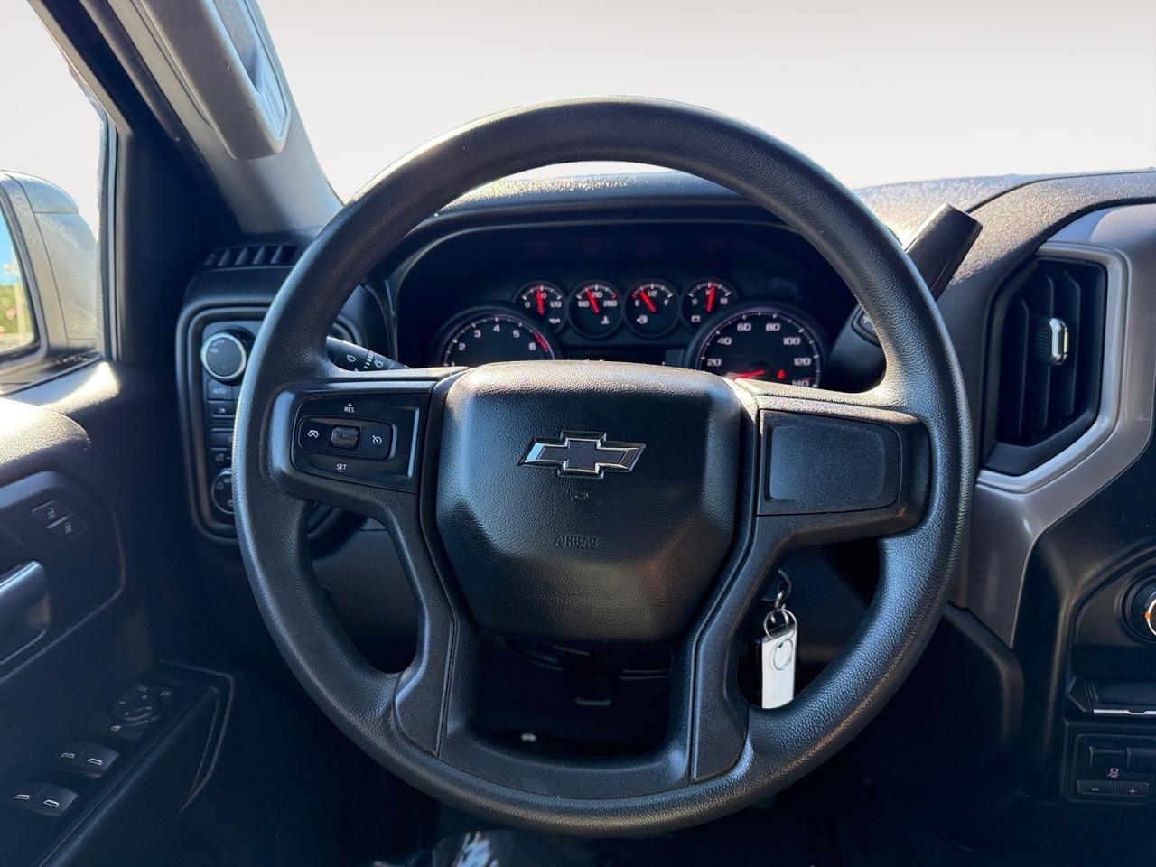 2019 Chevrolet Silverado 1500 Custom Trail Boss, APPLE CARPLAY/ANDROID AUTO, BED LINER, RED TOW HOOKS, SOFT TONNEAU COVER, TOW PACKAGE, BACKUP CAMERA, POWER MIRRORS, THIS IS A GREAT DEAL! Norfolk VA