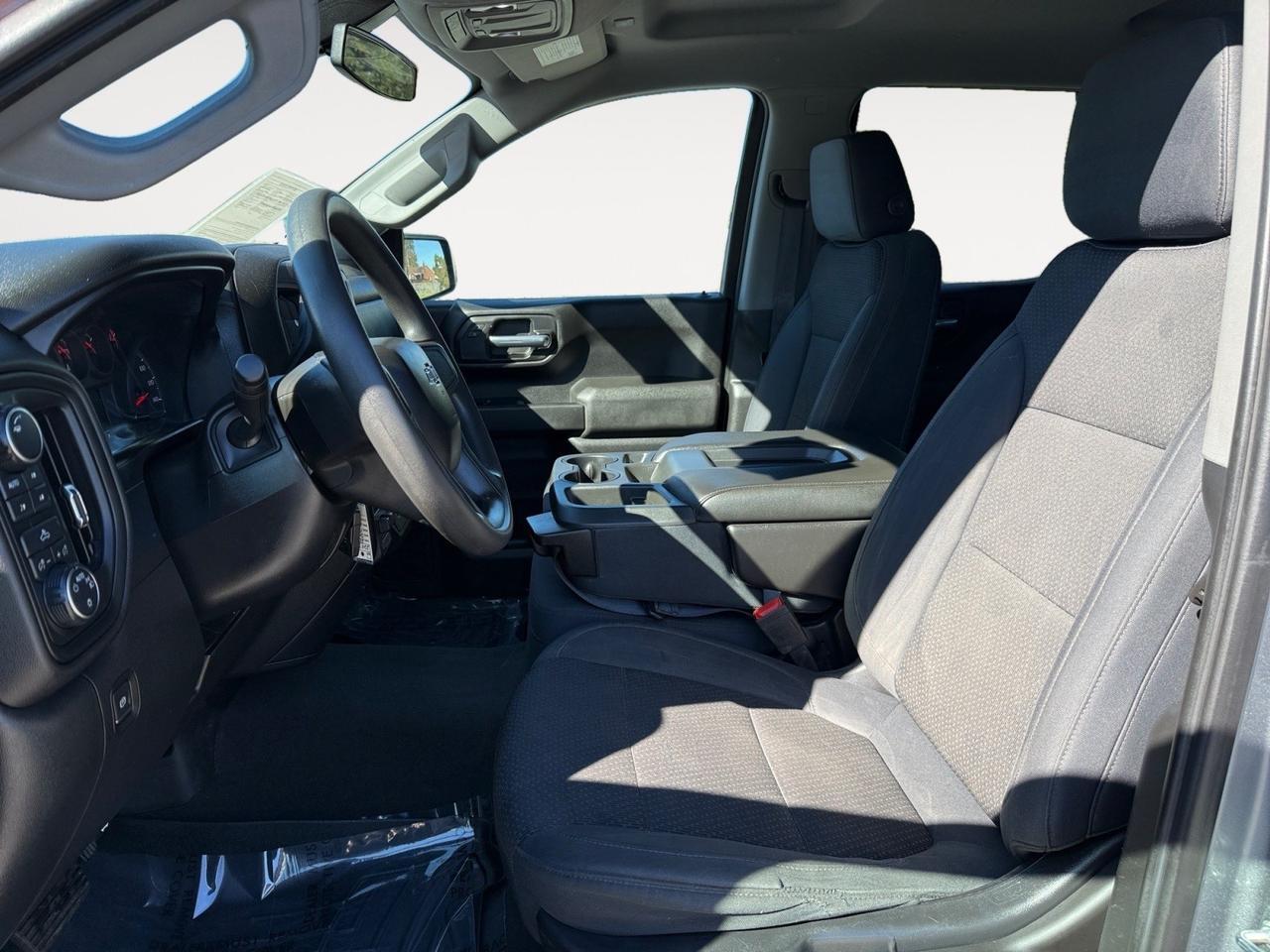 2019 Chevrolet Silverado 1500 Custom Trail Boss, APPLE CARPLAY/ANDROID AUTO, BED LINER, RED TOW HOOKS, SOFT TONNEAU COVER, TOW PACKAGE, BACKUP CAMERA, POWER MIRRORS, THIS IS A GREAT DEAL! Norfolk VA