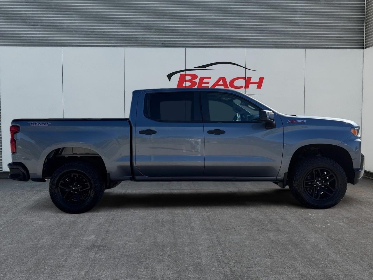 2019 Chevrolet Silverado 1500 Custom Trail Boss, APPLE CARPLAY/ANDROID AUTO, BED LINER, RED TOW HOOKS, SOFT TONNEAU COVER, TOW PACKAGE, BACKUP CAMERA, POWER MIRRORS, THIS IS A GREAT DEAL! Norfolk VA