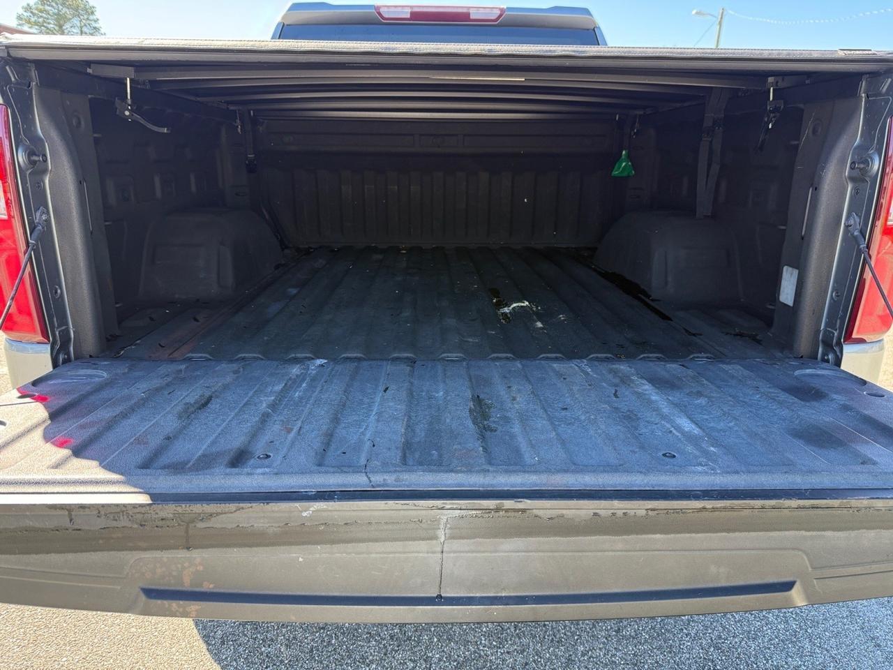 2019 Chevrolet Silverado 1500 Custom Trail Boss, APPLE CARPLAY/ANDROID AUTO, BED LINER, RED TOW HOOKS, SOFT TONNEAU COVER, TOW PACKAGE, BACKUP CAMERA, POWER MIRRORS, THIS IS A GREAT DEAL! Norfolk VA