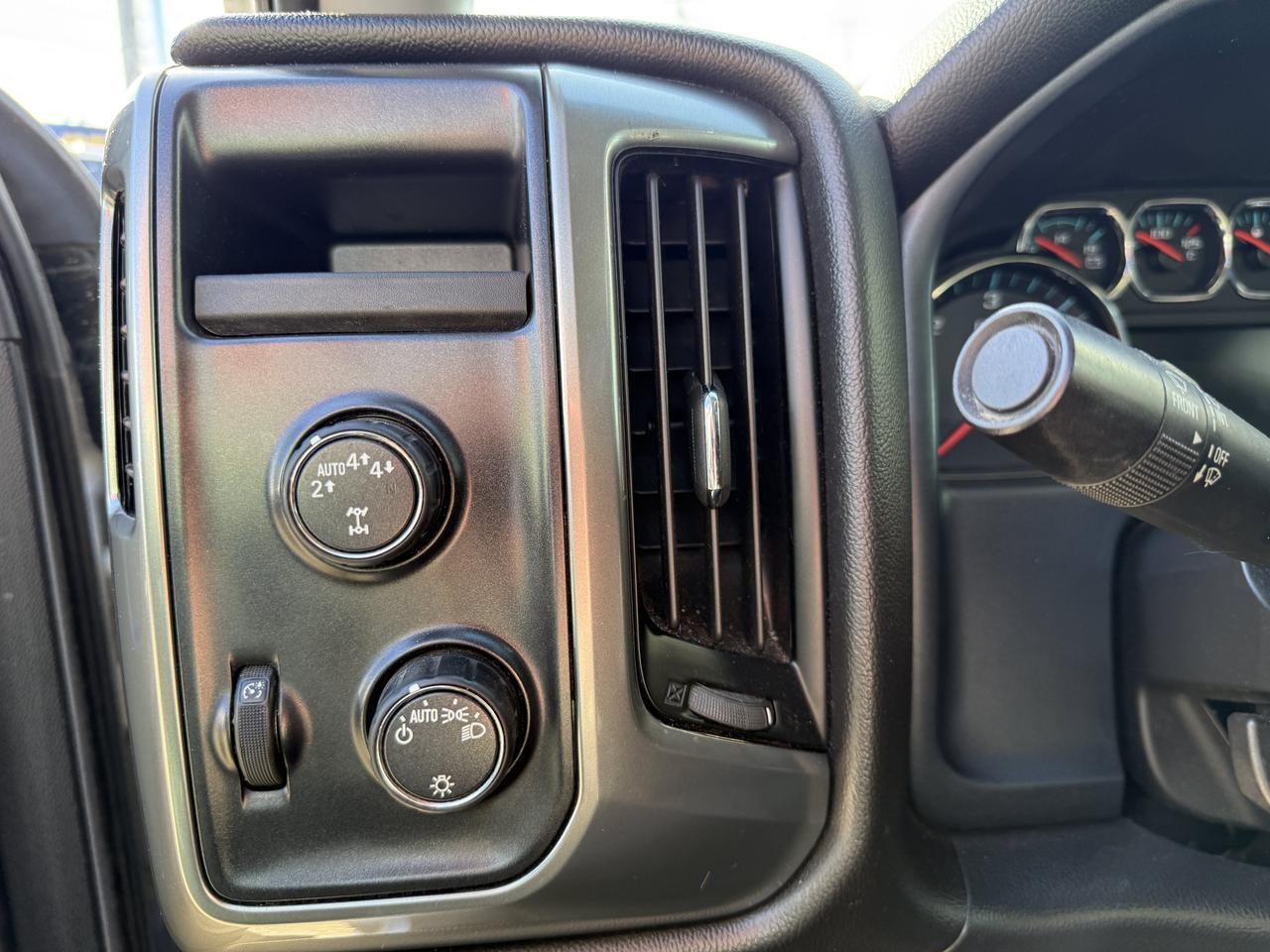 2019 Chevrolet Silverado 1500 LD LT Double Cab 4WD | EcoTec3 V8 | Towing Capability | Front Bench | CornerSteps Redwater AB