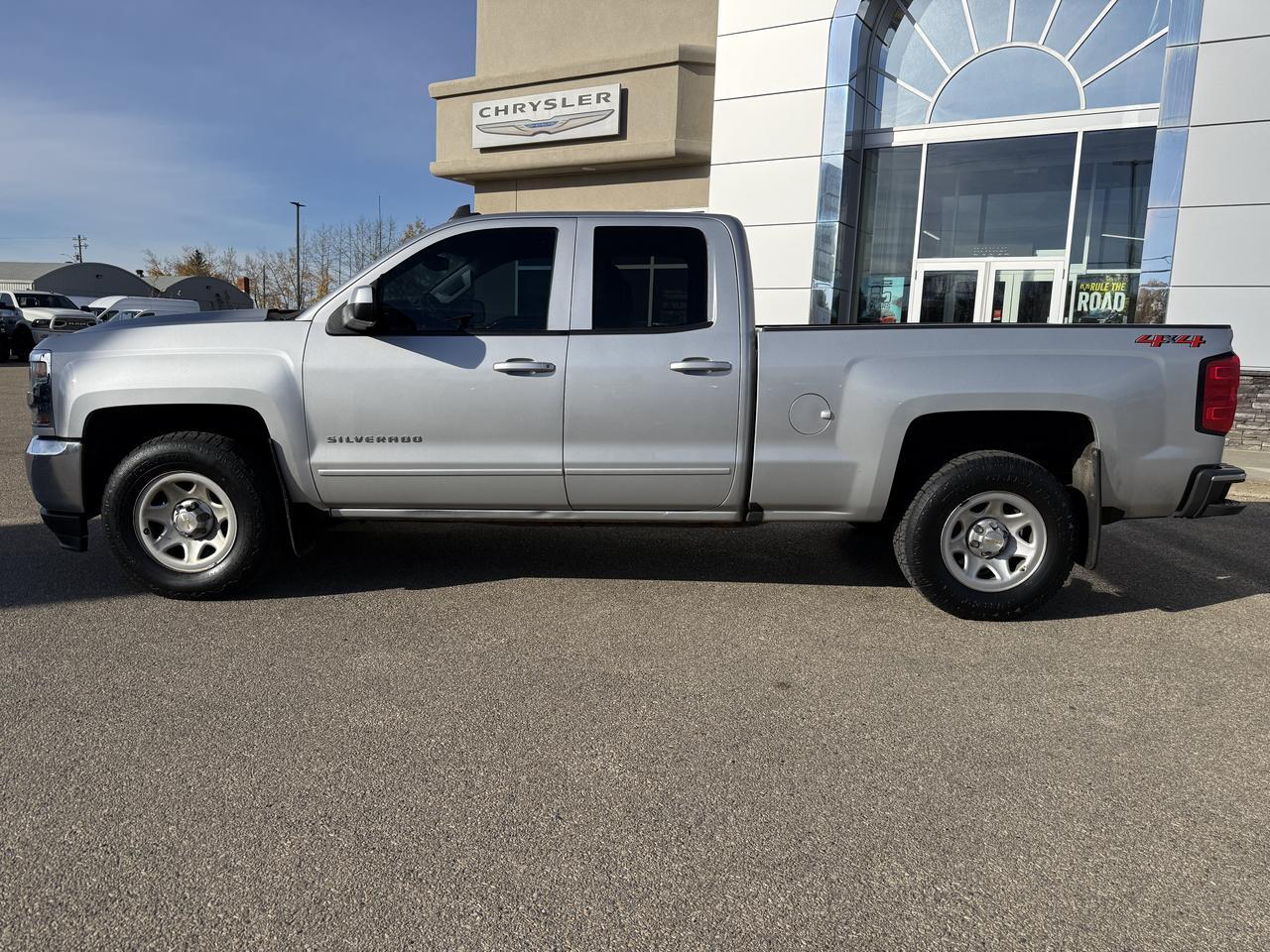 2019 Chevrolet Silverado 1500 LD LT Double Cab 4WD | EcoTec3 V8 | Towing Capability | Front Bench | CornerSteps Redwater AB