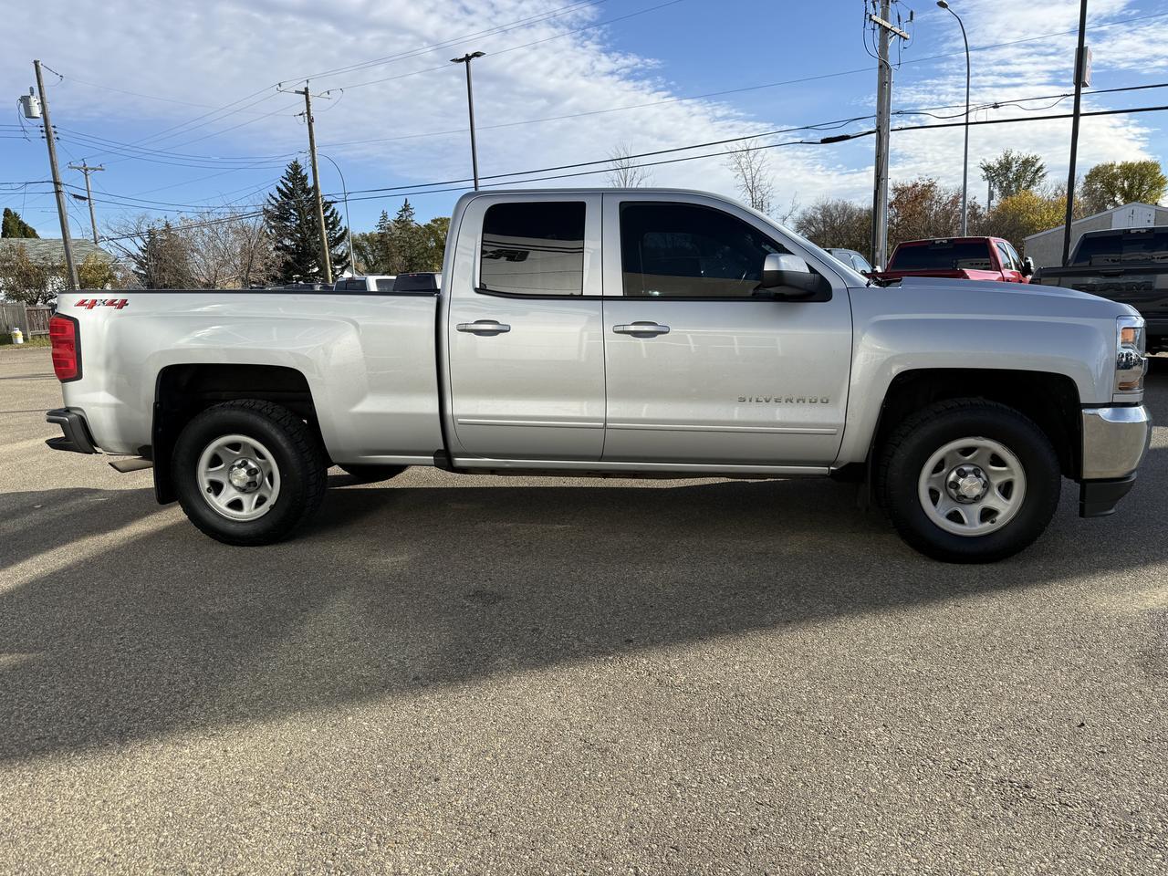 2019 Chevrolet Silverado 1500 LD LT Double Cab 4WD | EcoTec3 V8 | Towing Capability | Front Bench | CornerSteps Redwater AB