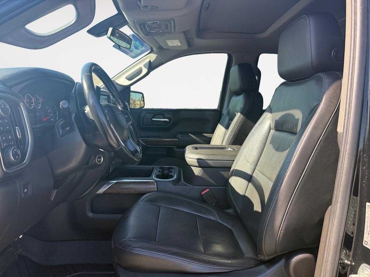 2019 Chevrolet Silverado 1500 LT Trail Boss, HEATED SEATS, SUNROOF, RUNNING BOARDS,TOW PACKAGE, POWER SLIDING REAR WINDOW, APPLE CARPLAY/ANDROID AUTO, REMOTE START, UNIVERSAL GARAGE DOOR OPENER, TRUCKS THIS CLEAN DONT LAST LONG!