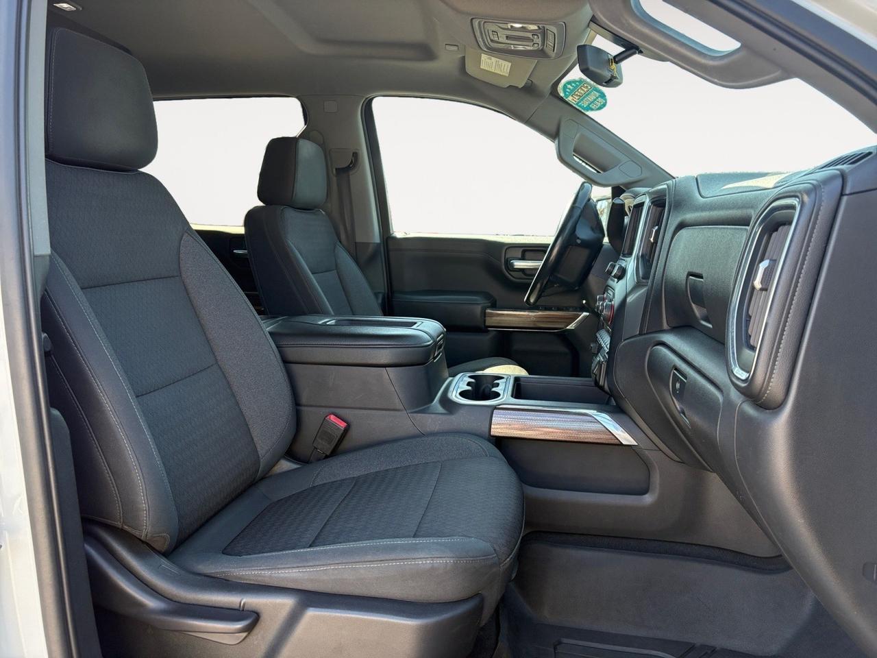 2019 Chevrolet Silverado 1500 LT Trail Boss, RUNNING BOARDS, SPORT MODE, TOW PACKAGE, AUTO START/STOP, FORWARD COLLISION ALERT, POWER TAILGATE, REMOTE START, PUSH BUTTON START, APPLE CARPLAY/ANDROID AUTO/AMAZON ALEXA, LOW MILES, CLEAN CARFAX, THIS TRUCK IS CLEAN & READY TO RIDE!