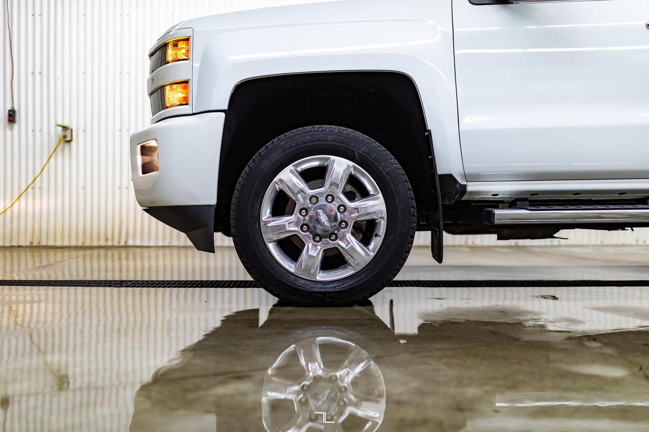 2019 Chevrolet Silverado 2500HD 4x4 Crew Cab LTZ Z71 Diesel Leather Roof Nav Red Deer AB