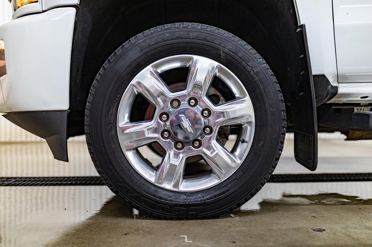 2019 Chevrolet Silverado 2500HD 4x4 Crew Cab LTZ Z71 Diesel Leather Roof Nav Red Deer AB
