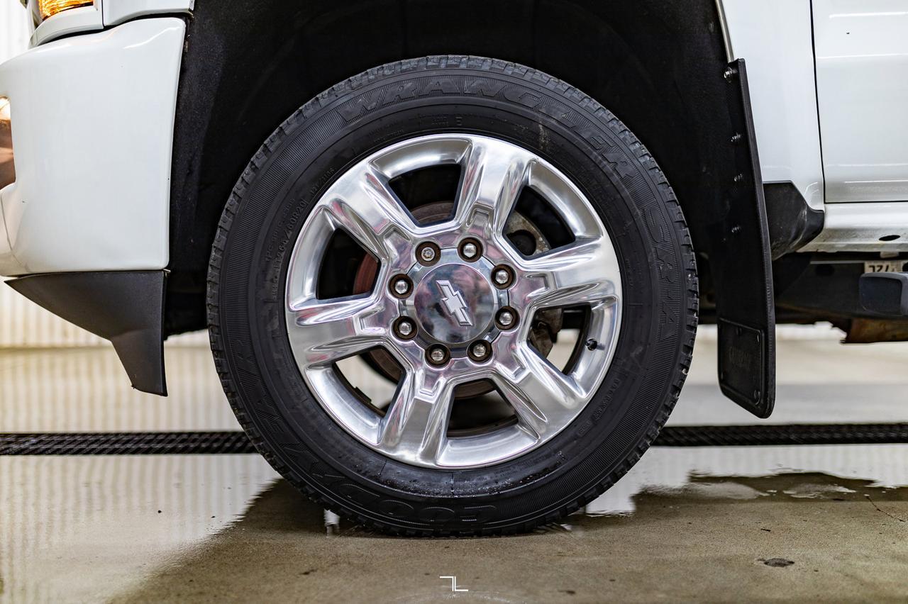 2019 Chevrolet Silverado 2500HD 4x4 Crew Cab LTZ Z71 Diesel Leather Roof Nav Red Deer AB