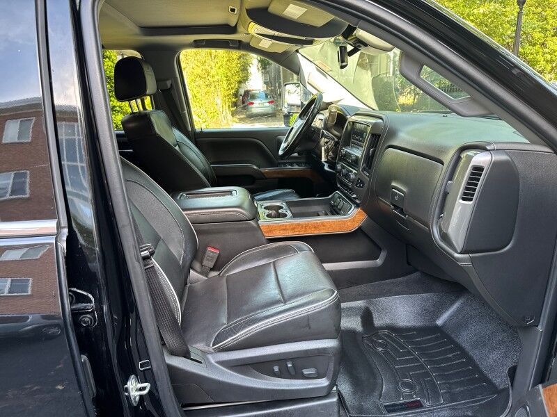 2019 Chevrolet Silverado 2500HD High Country Crew Cab 4WD w/ Duramax Plus Package Arlington VA