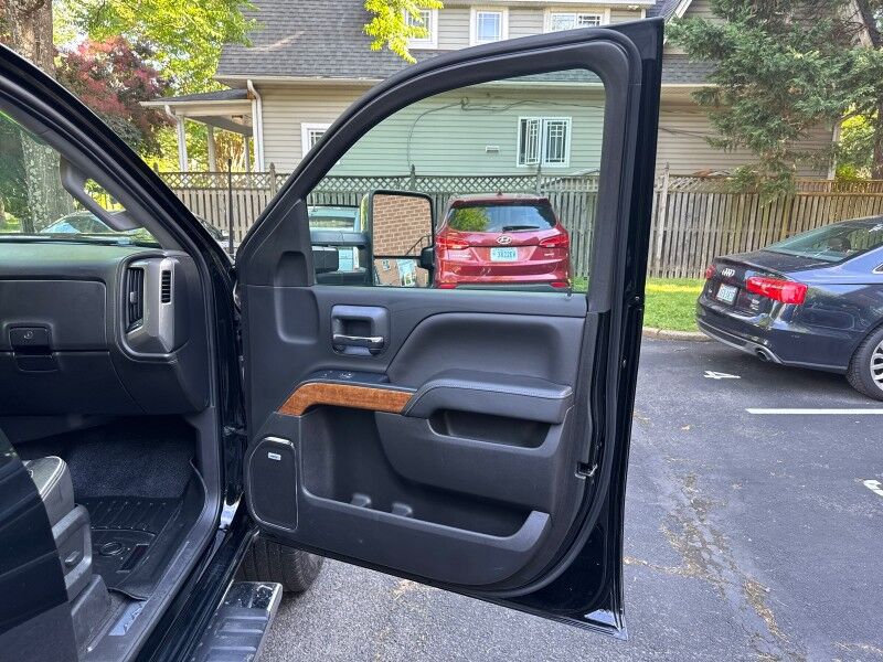 2019 Chevrolet Silverado 2500HD High Country Crew Cab 4WD w/ Duramax Plus Package Arlington VA