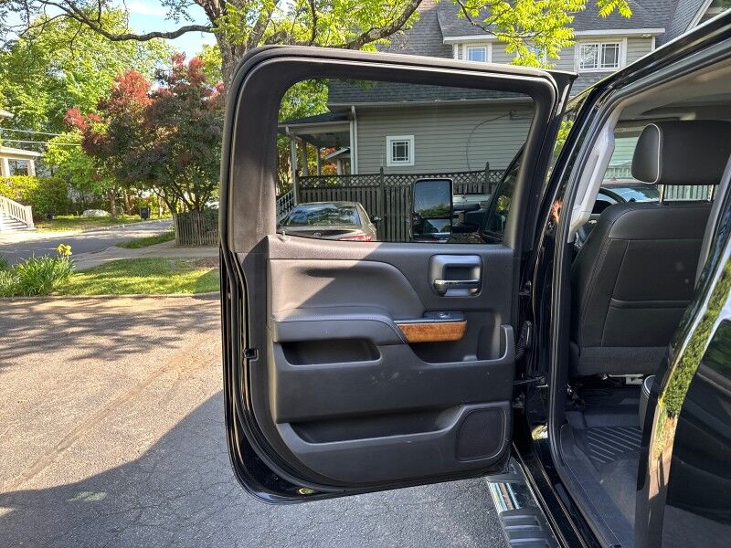 2019 Chevrolet Silverado 2500HD High Country Crew Cab 4WD w/ Duramax Plus Package Arlington VA