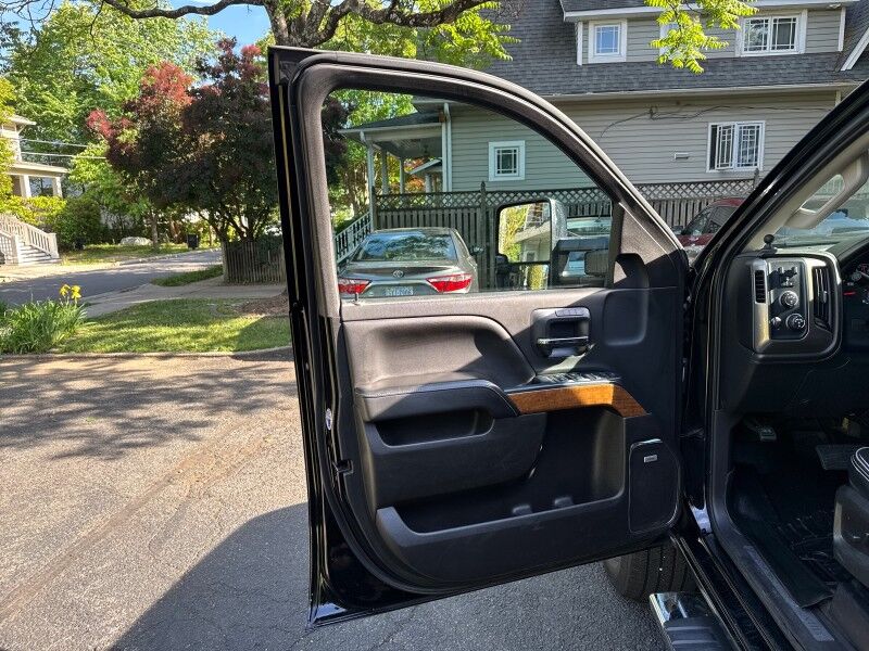 2019 Chevrolet Silverado 2500HD High Country Crew Cab 4WD w/ Duramax Plus Package Arlington VA