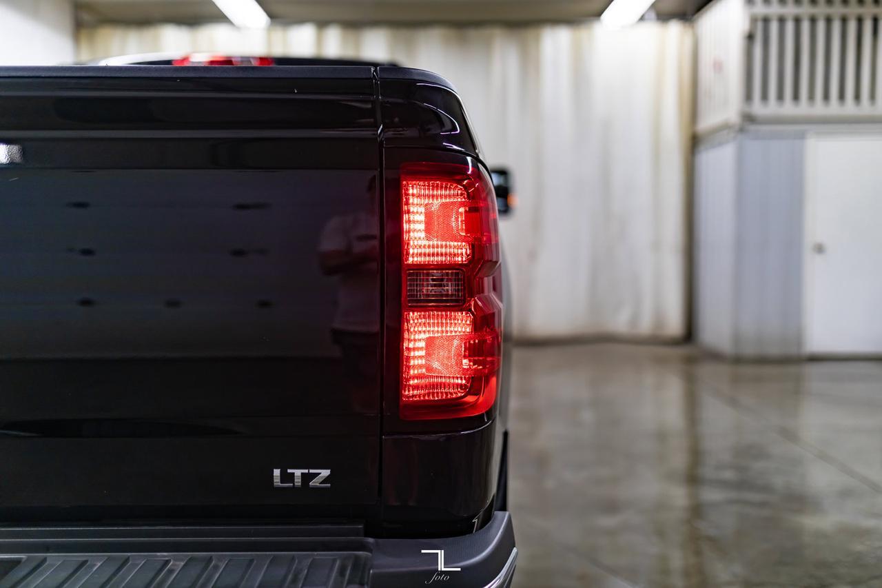 2019 Chevrolet Silverado 3500HD 4x4 Crew Cab LTZ Z71 Diesel Leather Roof Nav Red Deer AB