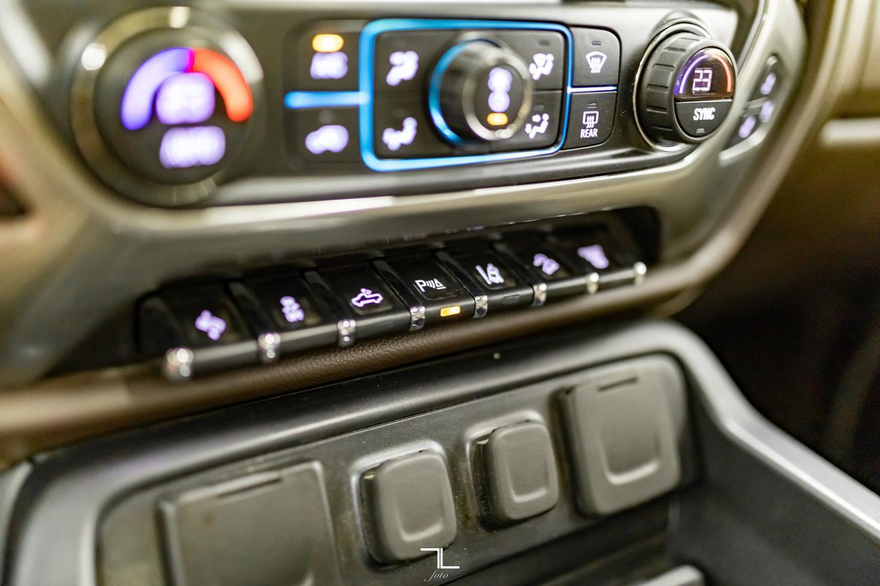 2019 Chevrolet Silverado 3500HD 4x4 Crew Cab LTZ Z71 Diesel Leather Roof Nav Red Deer AB