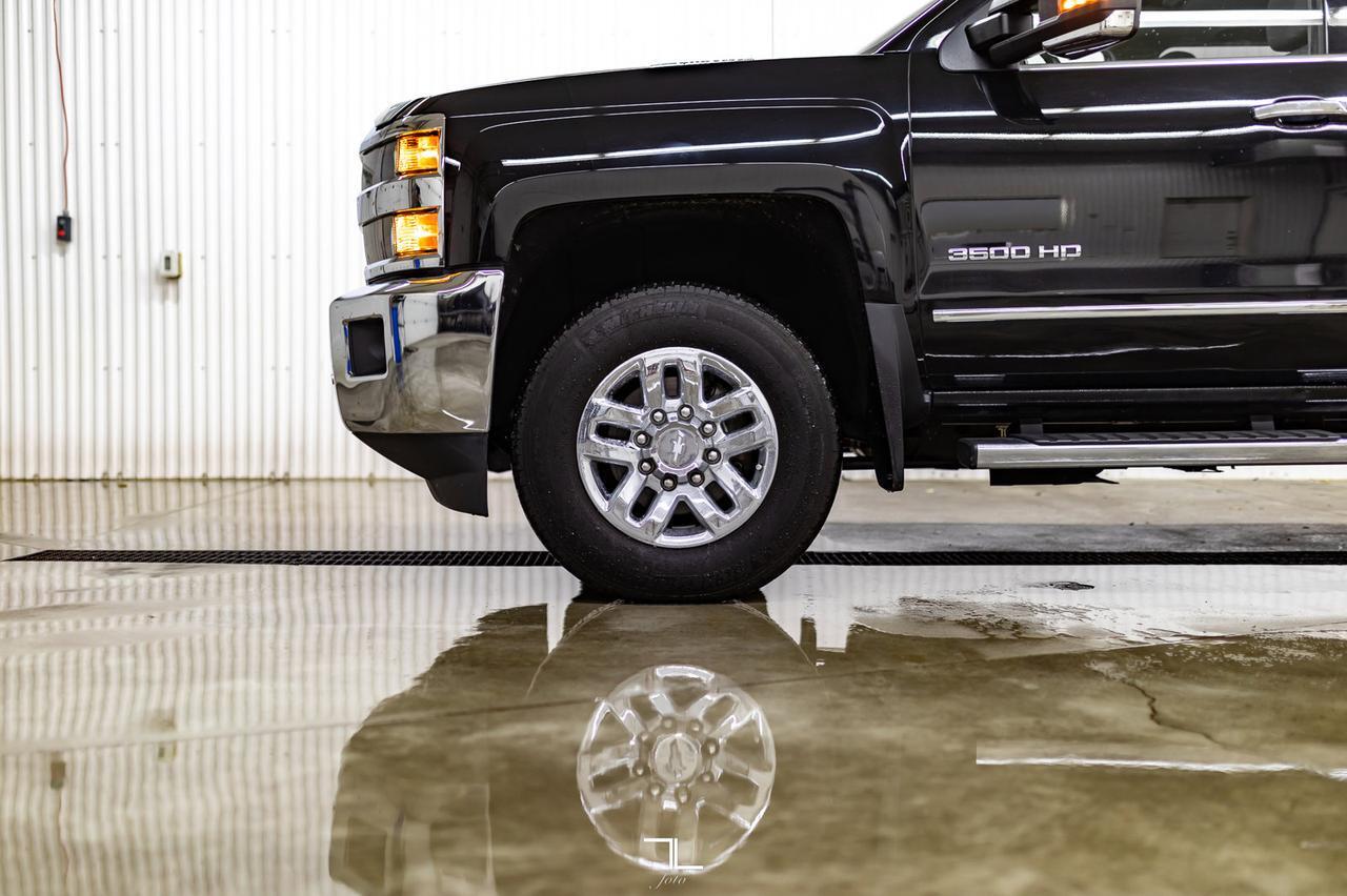 2019 Chevrolet Silverado 3500HD 4x4 Crew Cab LTZ Z71 Diesel Leather Roof Nav Red Deer AB