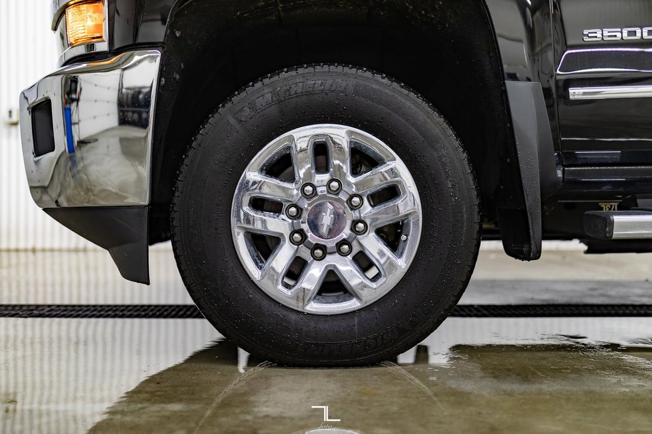 2019 Chevrolet Silverado 3500HD 4x4 Crew Cab LTZ Z71 Diesel Leather Roof Nav Red Deer AB