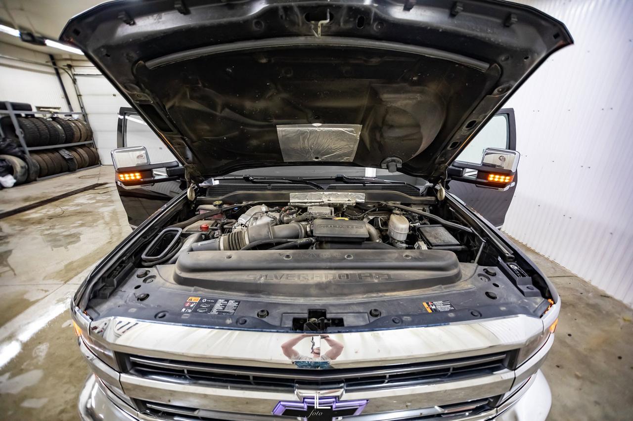 2019 Chevrolet Silverado 3500HD 4x4 Crew Cab LTZ Z71 Diesel Leather Roof Nav Red Deer AB