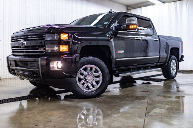 2019 Chevrolet Silverado 3500HD 4x4 Crew Cab LTZ Z71 Diesel Leather Roof Nav Red Deer AB