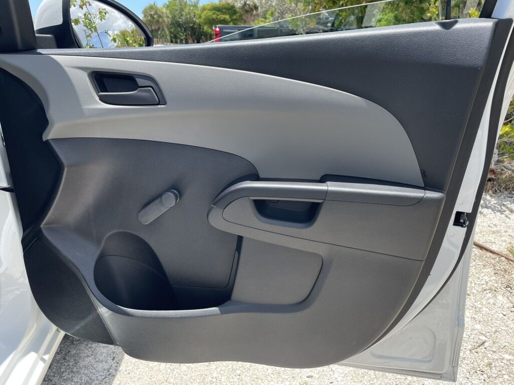 2019 Chevrolet Sonic LT~CLEAN CARFAX~HATCHBACK~ONLINE FINANCE AND SHIPPING AVAILABLE!!!! Sarasota FL