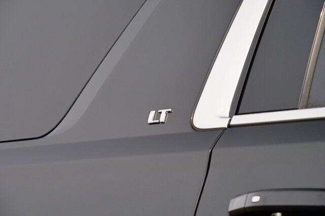 2019 Chevrolet Suburban LT / Luxury Package / Sunroof / Third Row! High Point NC