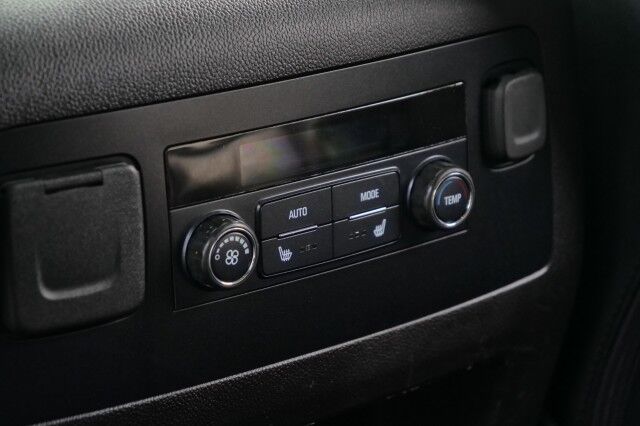 2019 Chevrolet Suburban LT / Luxury Package / Sunroof / Third Row! High Point NC