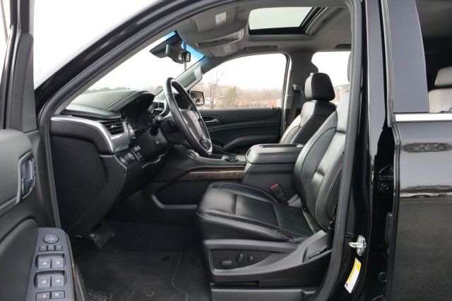 2019 Chevrolet Suburban LT / Luxury Package / Sunroof / Third Row! High Point NC