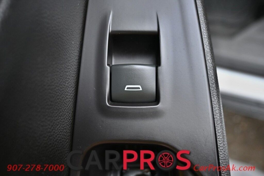 2019 Chevrolet Traverse 3LT - AWD - 3.6L V6 - Power & Heated Leather Seats - Remote Start - Bose Premium Sound - Navigation - Backup Camera with 360 Surround - Blind Spot Monitor - 2nd Row Captain's Chairs - 3rd Row - Power Liftgate - Tow Pkg - Seats 7 Anchorage AK