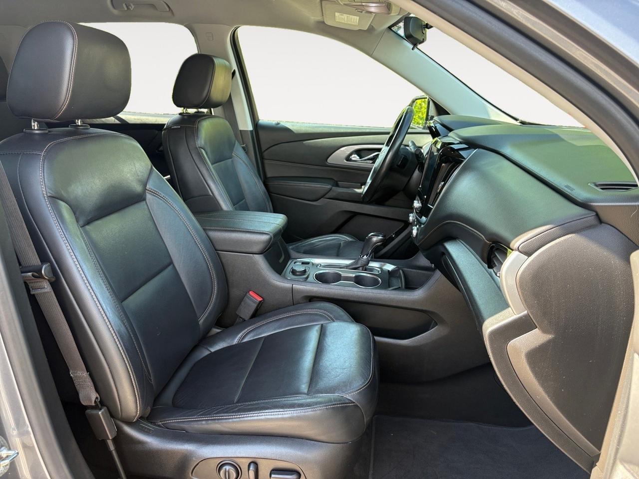 2019 Chevrolet Traverse LT Leather, ROOF RACKS, POWER LIFTGATE, BACKUP CAMERA, HEATED SEATS, CAPTAINS CHAIRS, POWER 3RD ROW SEATING, APPLE CARPLAY/ANDROID AUTO, BLIND SPOT ALERT, LANE KEEP ASSIST, ONLY 43K MILES, THIS SUV IS READY FOR THE WHOLE FAMILY! Virginia Beach VA