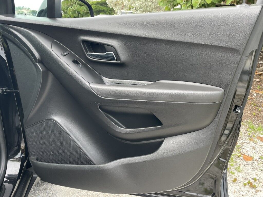 2019 Chevrolet Trax LT~LOW MILES~CRUISE CONTROL~POWER SEAT~APPLE CAR PLAY~ONLINE FIN Sarasota FL