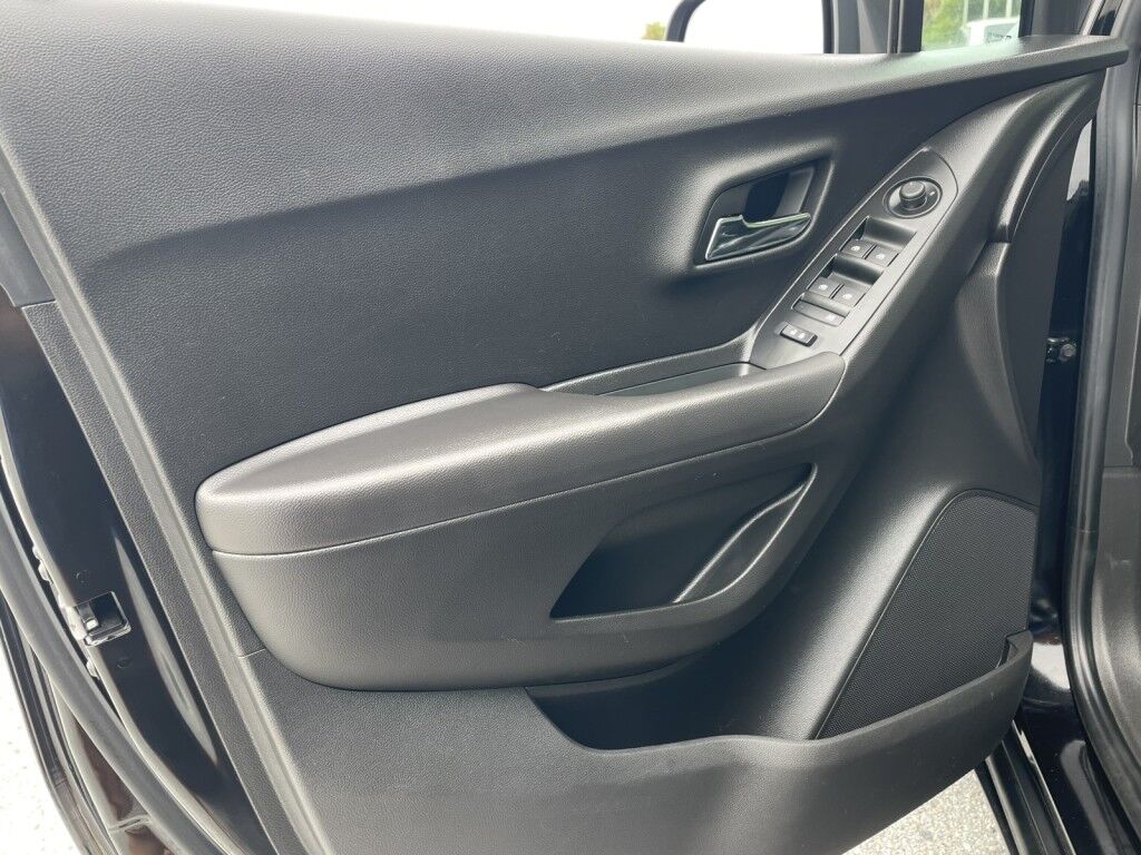 2019 Chevrolet Trax LT~LOW MILES~CRUISE CONTROL~POWER SEAT~APPLE CAR PLAY~ONLINE FIN Sarasota FL