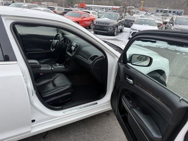 2019 Chrysler 300 Limited Conover NC