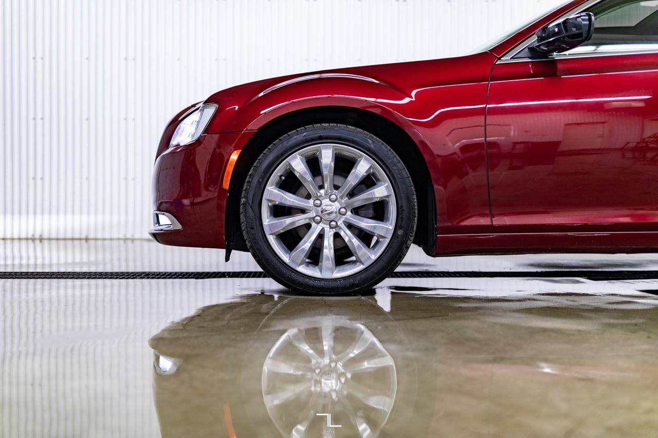 2019 Chrysler 300 Limited Leather Roof Nav BCam Red Deer AB