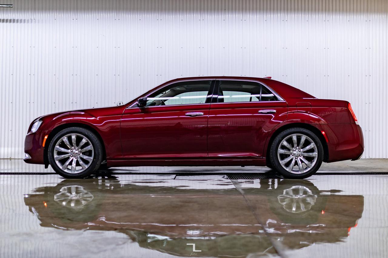 2019 Chrysler 300 Limited Leather Roof Nav BCam Red Deer AB