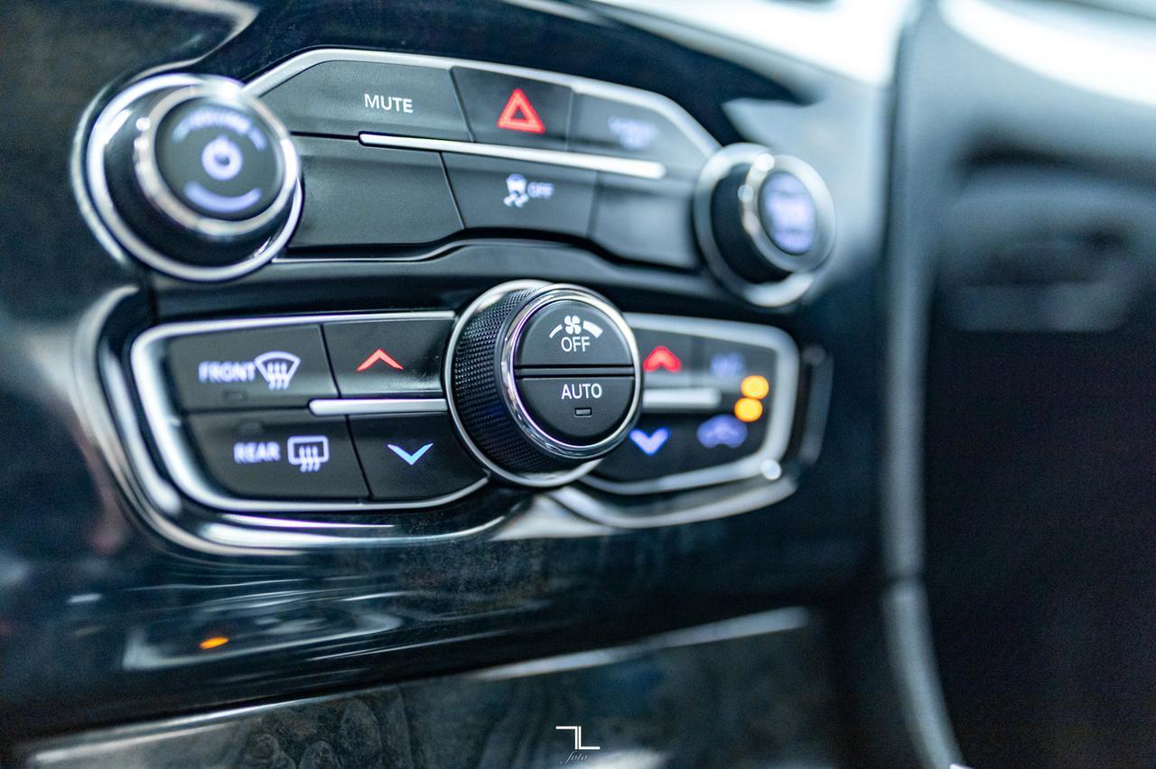 2019 Chrysler 300 Limited Leather Roof Nav BCam Red Deer AB