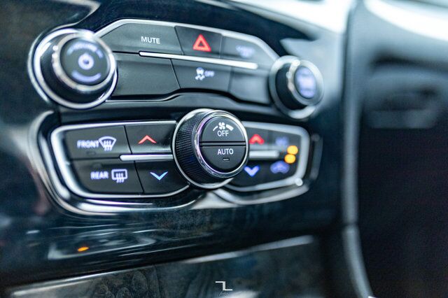 2019 Chrysler 300 Limited Leather Roof Nav BCam Red Deer AB