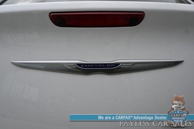 2019 Chrysler 300 Touring L / AWD / AutoStart / Convenience Pkg / Power & Heated Leather Seats / Panoramic Sunroof / Navigation / Apple CarPlay & Android Auto / Keyless Entry & Start / 27 MPG / 1-Owner Anchorage AK