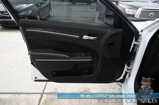 2019 Chrysler 300 Touring L / AWD / AutoStart / Convenience Pkg / Power & Heated Leather Seats / Panoramic Sunroof / Navigation / Apple CarPlay & Android Auto / Keyless Entry & Start / 27 MPG / 1-Owner Anchorage AK
