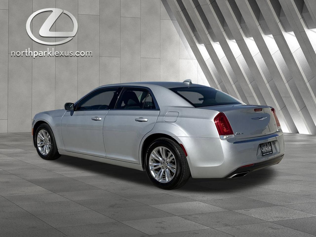 2019 Chrysler 300 Touring